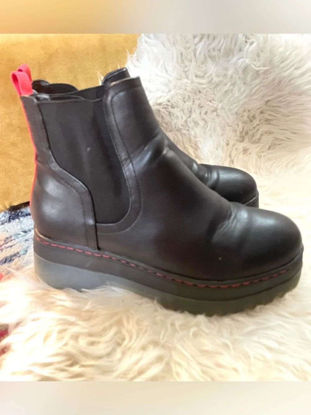 MIA Cayson Platform Chelsea Boots 8.5